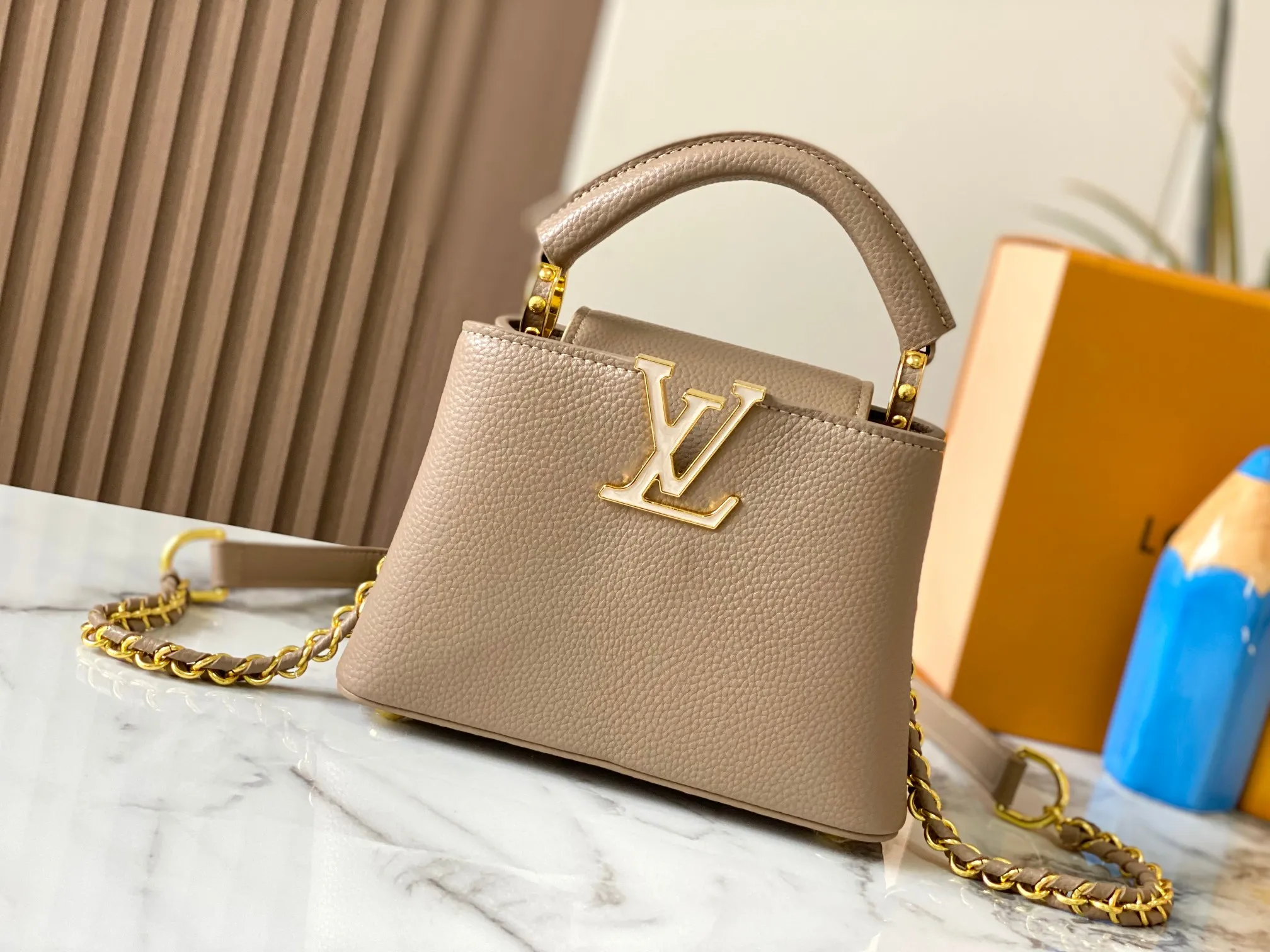 Louis Milky Way Capucines BB Taurillon leather M23082 size: 21×14×8cm