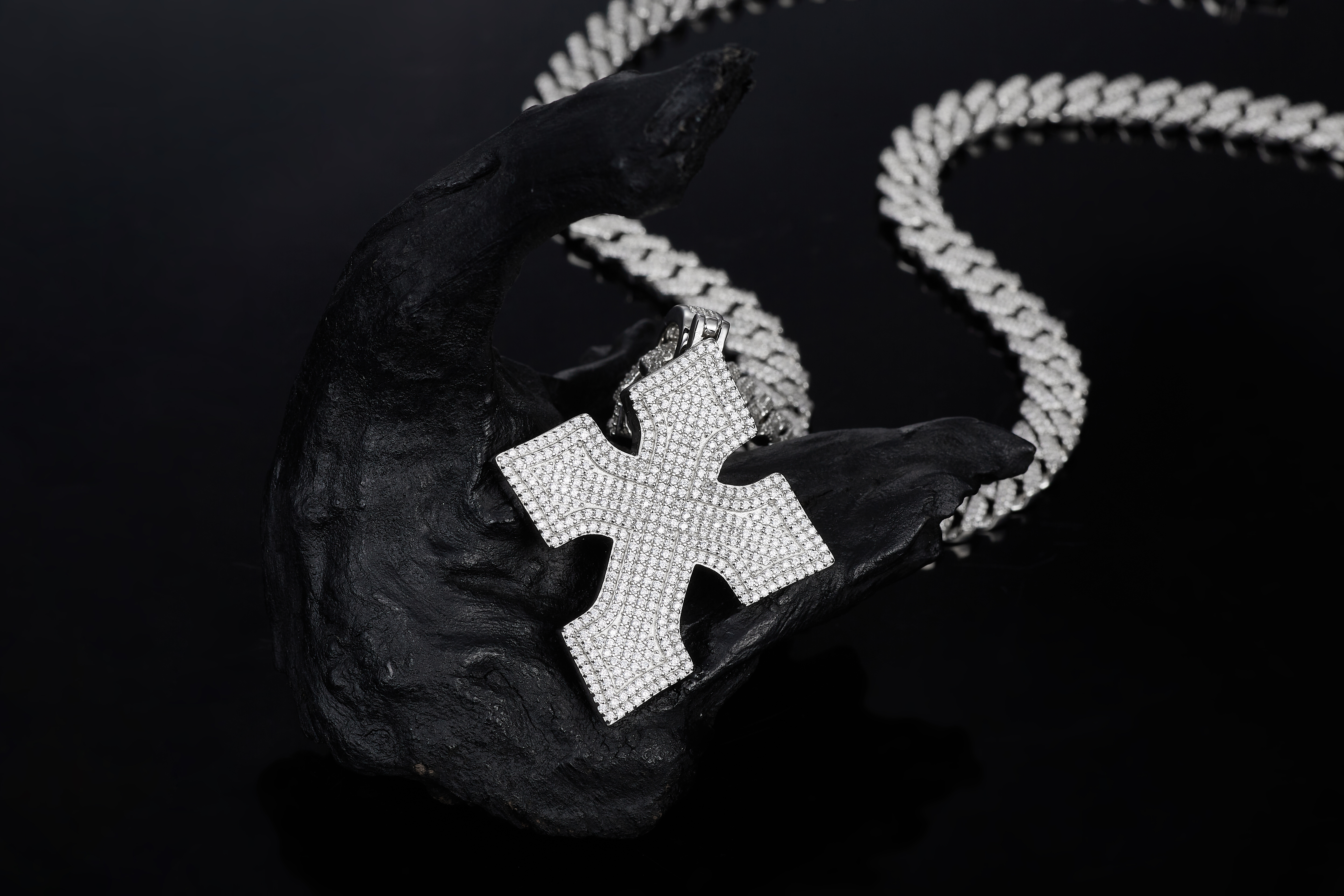 925 Sterling Silver Diamond - Cut Moissanite Cross Hip - Hop Statement Necklace