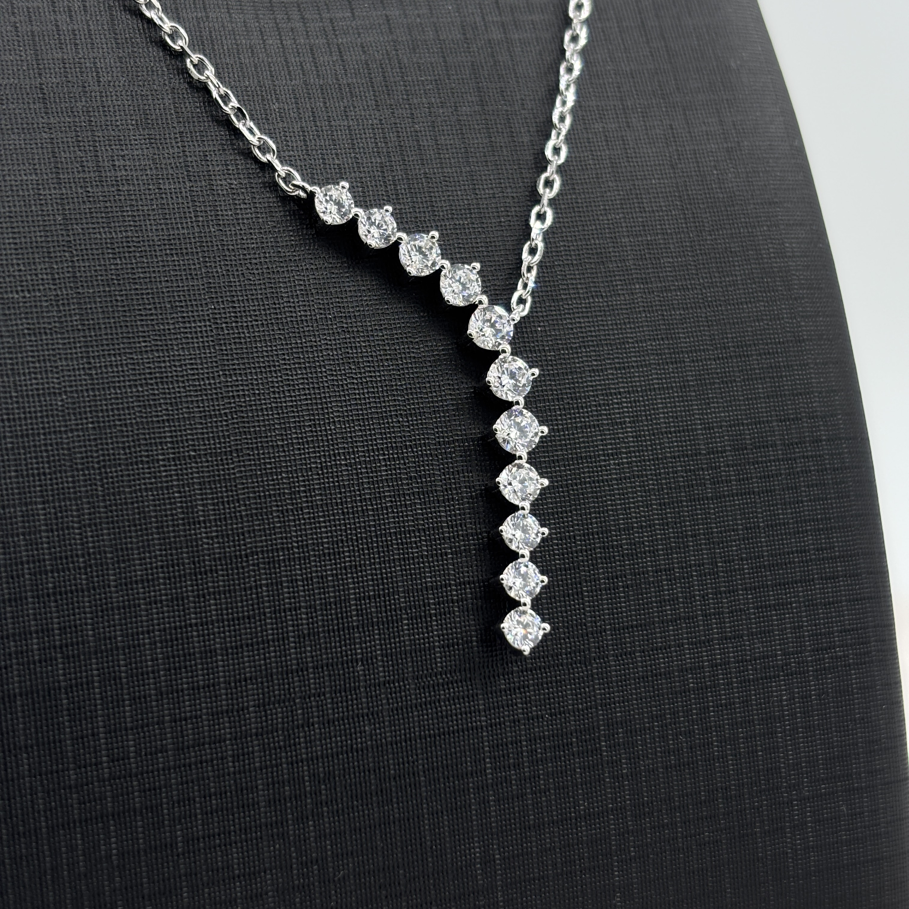 925 Sterling Silver Y-Shaped Necklace with Moissanite - Gradient Stone Arrangement & Delicate Prong Setting Elegant Fine Jewelry