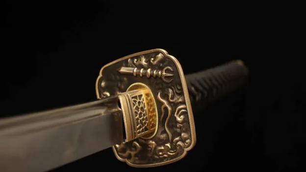 Katana Image Showing handle of Vee Make-Lightning Blade