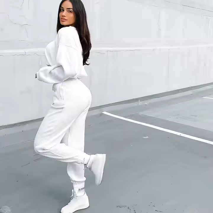 Wholesale new design women tracksuits casual tracksuits for women Training Wear custom sweatsuit track suits jogging suits