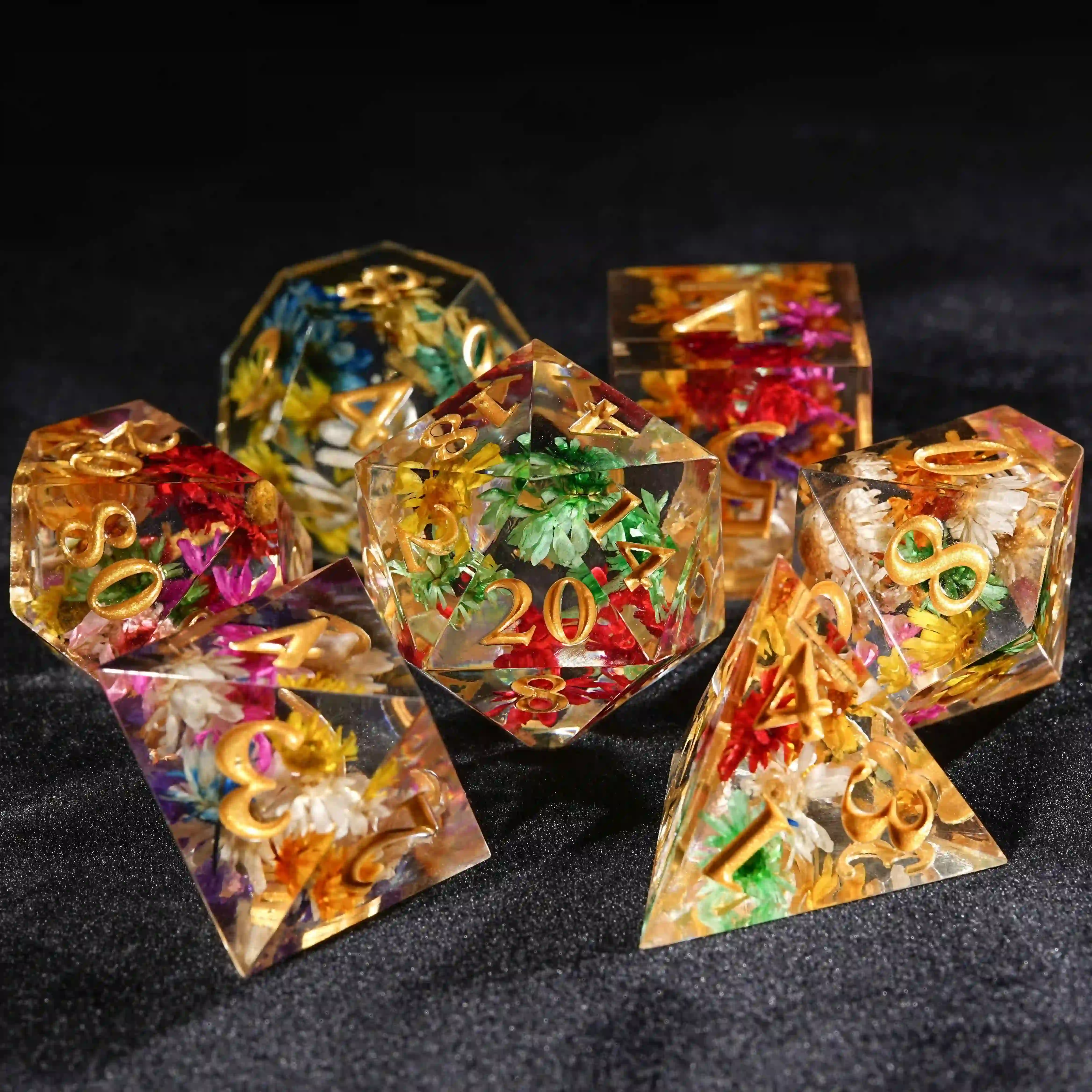 Yellow crystal transparent resin contains flower dice of various colors | Bear Dice