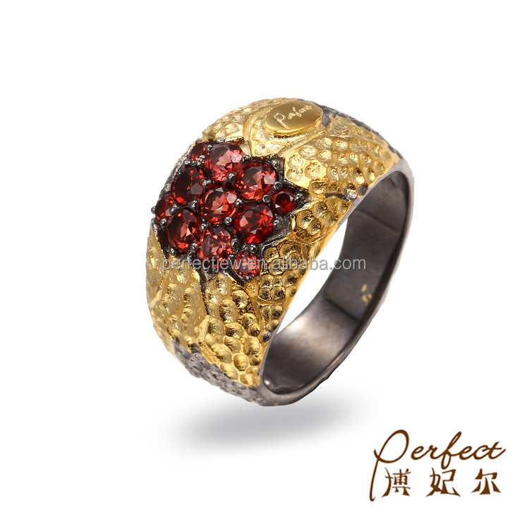 New Design Italy Style Garnet Stone 925 Sterling Silver Ring with Yellow Gold Plated