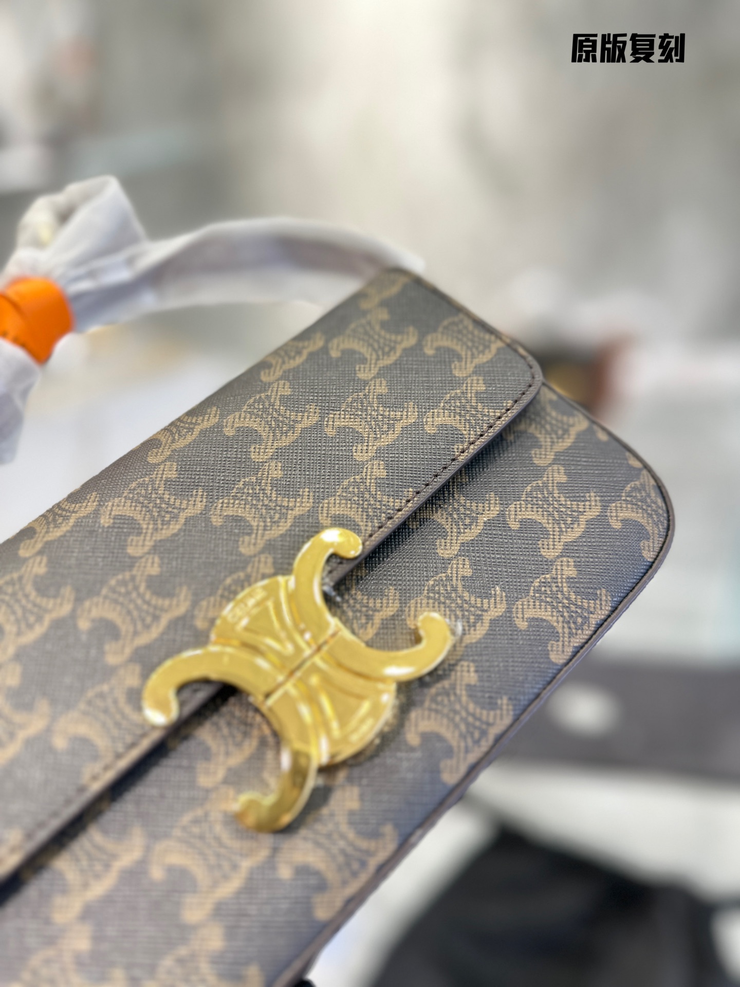 87822586255 original answer the bag that cut a package shares series of Celine triumphant arch the first Celine must be triumphant arch this bag is classical money to suit Chun Xiaqiu winter to go out should be asked a sex of a bag a lot of times to