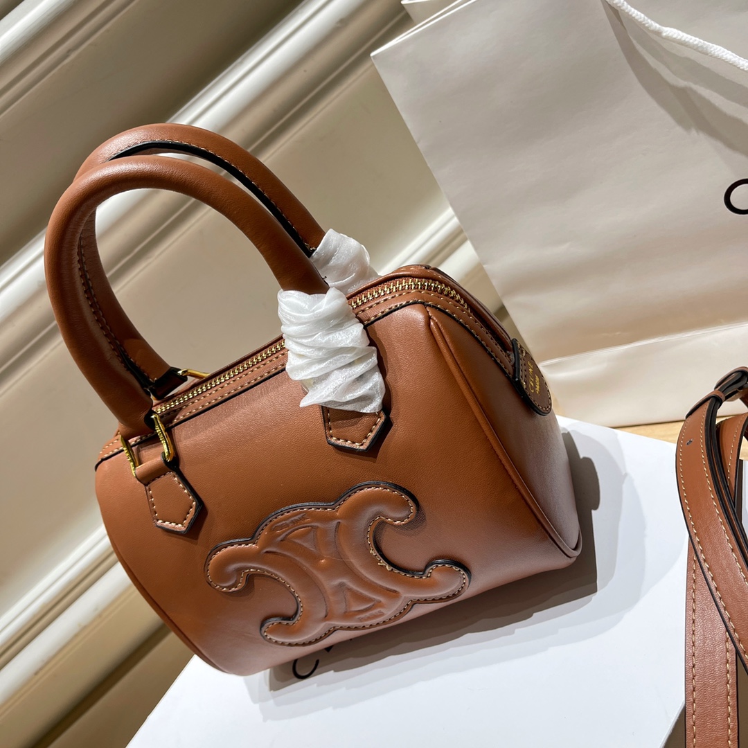 Celine22 Qiu Dongxin tastes box of 87914086170 fold ceremony bag of pillow of triumphant arch Boston blended in Celine the advanced feeling Gao Yan with the Laohua full leather of triumphant arch of all classical element collocation is worth restore