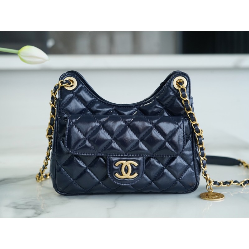 𝗖𝗛𝗔𝗡𝗘𝗟✦23𝑪 Early Spring Resort Collection Bright crinkled calfskin and gold metal Wave bag small dark blue 🌊🌊