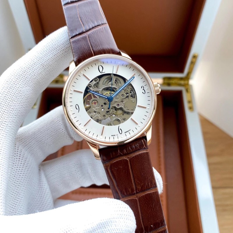 Glashütte - Skeleton design Built-in mechanical movement with automatic winding