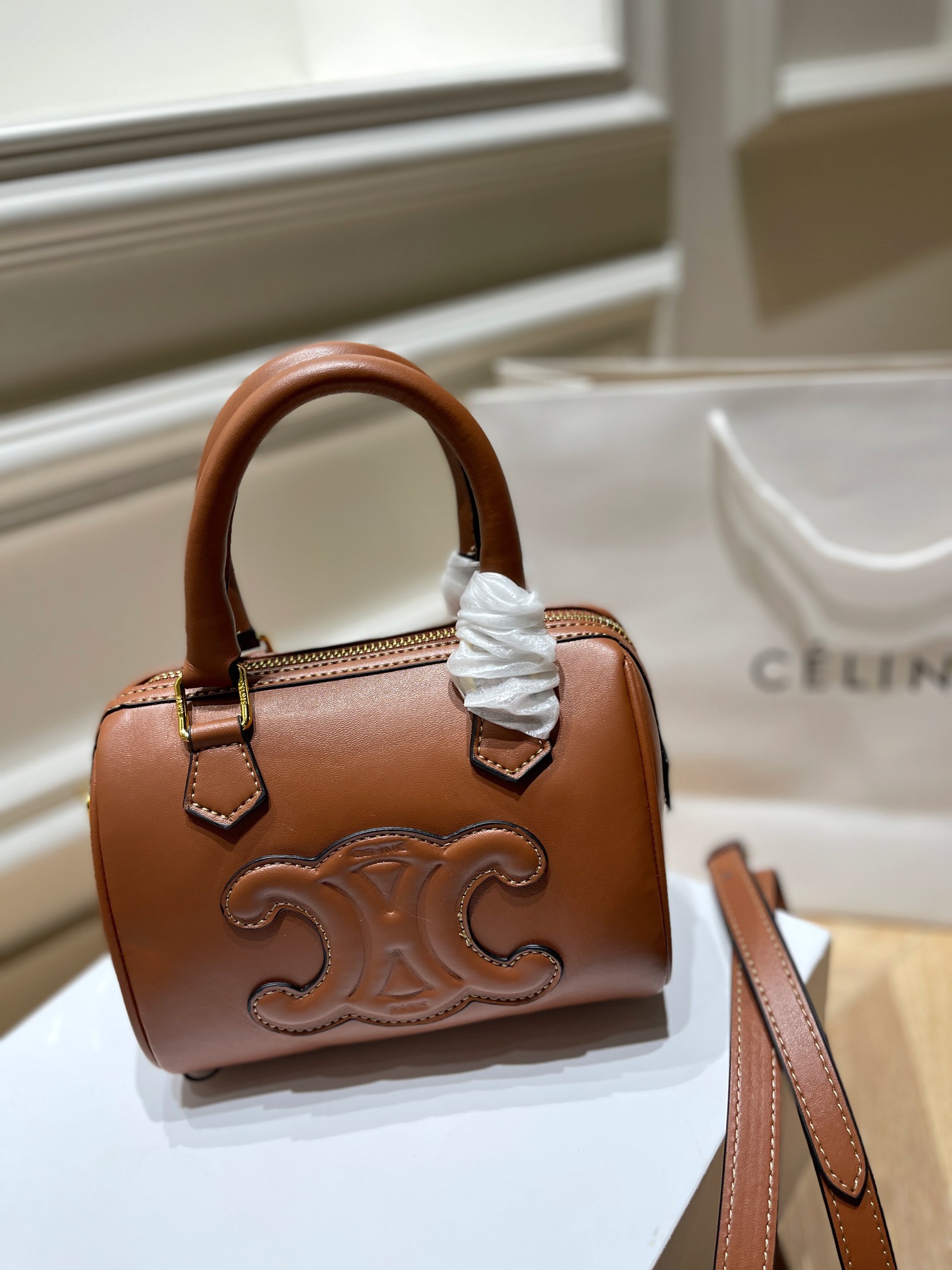 Celine22 Qiu Dongxin tastes box of 87914086170 fold ceremony bag of pillow of triumphant arch Boston blended in Celine the advanced feeling Gao Yan with the Laohua full leather of triumphant arch of all classical element collocation is worth restore