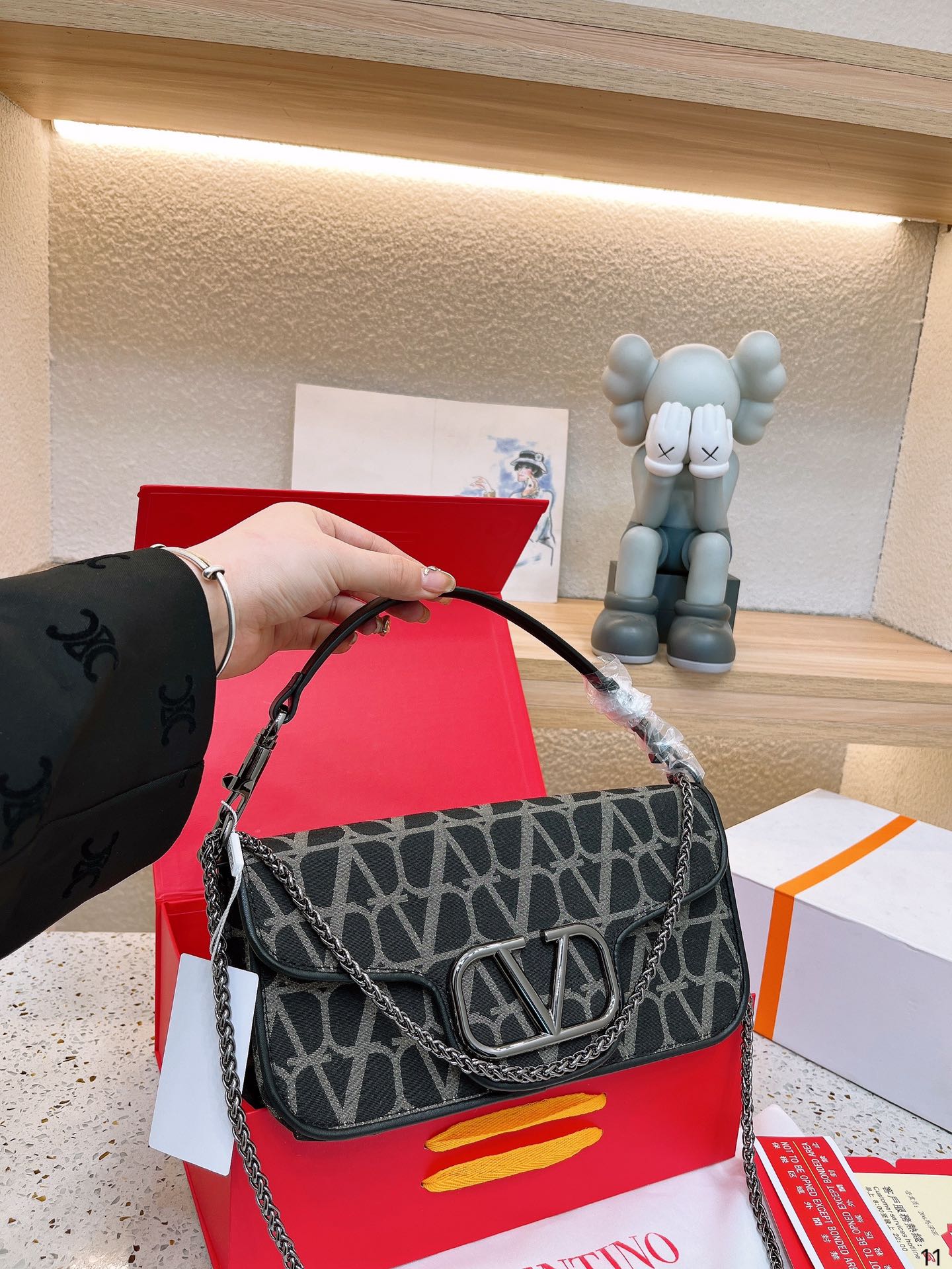 Vanity of calf of Loc of lady of slave of day of Hua Lun of 81920086230 canvas VALENTINO is portable inclined cross a bag brand-new RockstudAlcove deserves to act the role of series to indicate modelling of avant-courier of sexual sex VlogoSignature