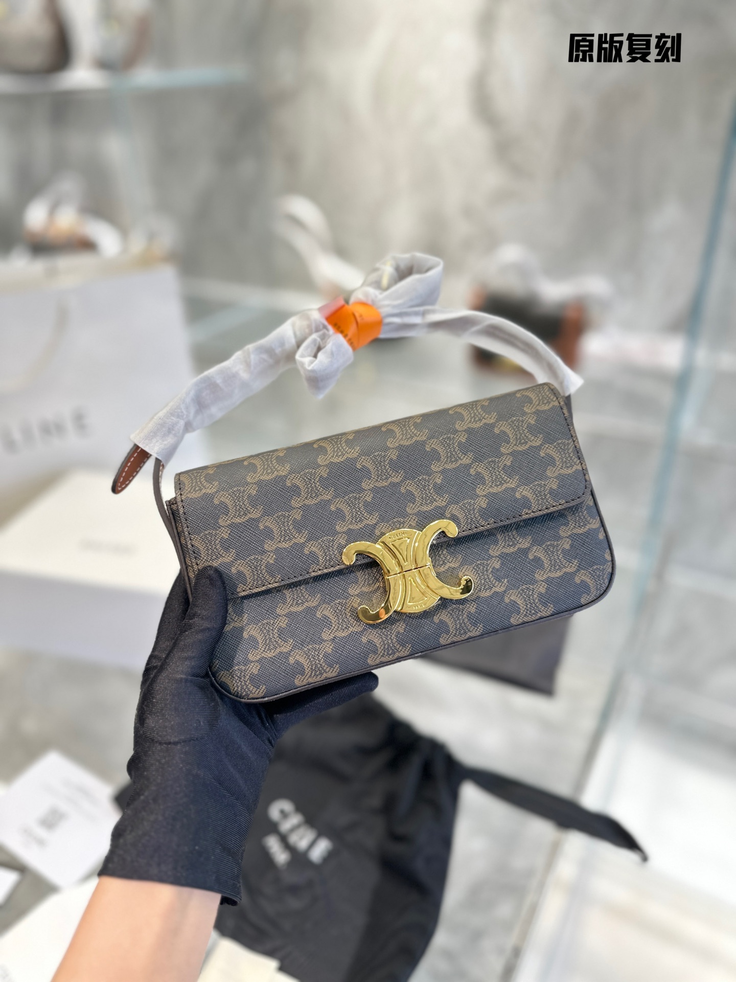 87822586255 original answer the bag that cut a package shares series of Celine triumphant arch the first Celine must be triumphant arch this bag is classical money to suit Chun Xiaqiu winter to go out should be asked a sex of a bag a lot of times to