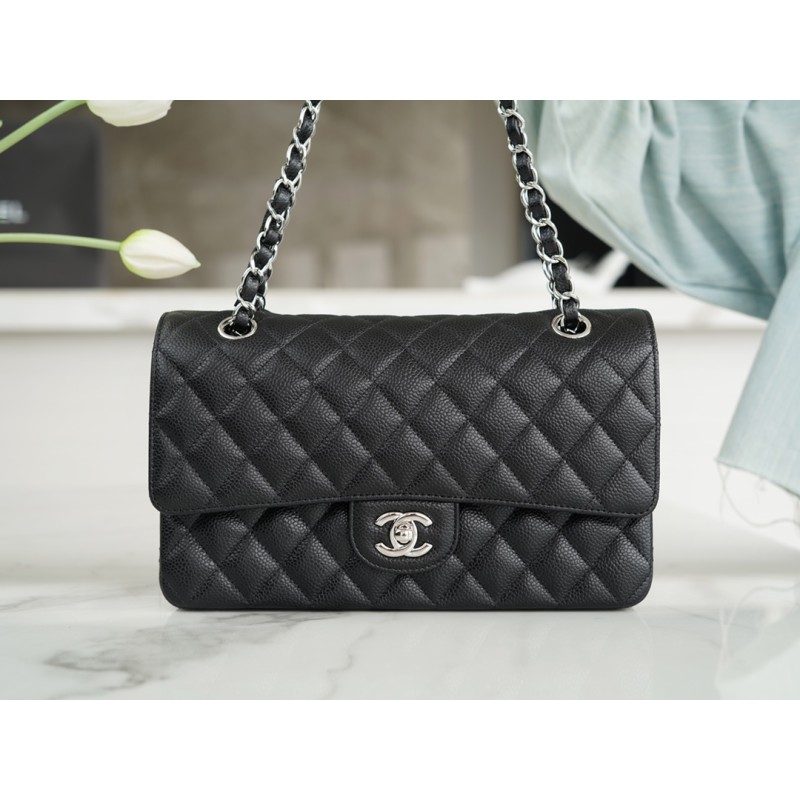 𝐂𝐇𝐀𝐍𝐄𝐋 Classic Flap France 🇫🇷 𝐇𝐚𝐚𝐬 Original Caviar 🐂 Original Lychee Pattern 🐂 Medium Silver Buckle 🖤Black