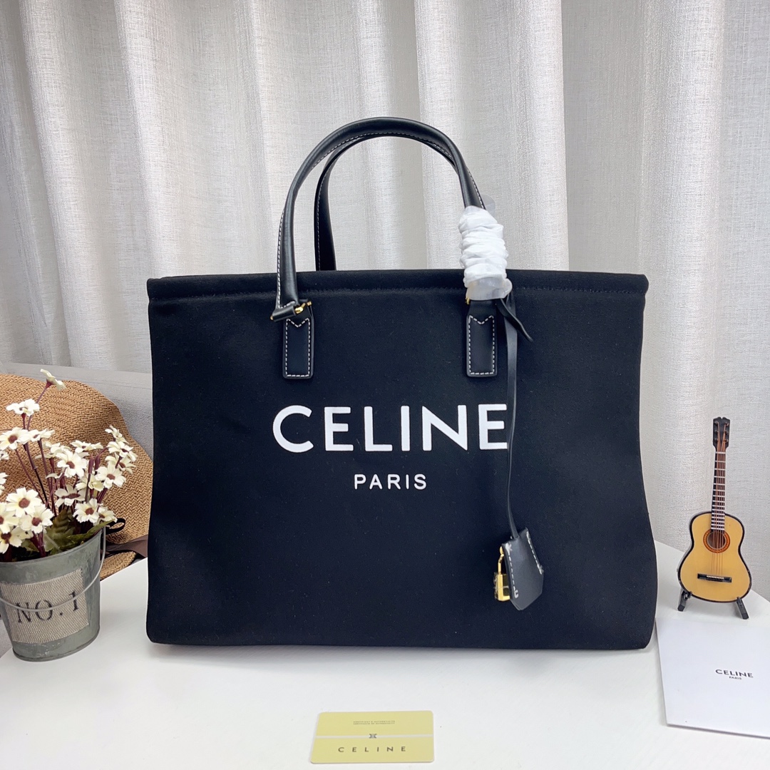 97614586175Canvas of Celinetote bag Celine wraps this I am to like the exterior very much really the canvas material of the butyric rice white that feeling of shirt of cardigan of age of overcoat of business suit of very concise not coxcombical and s