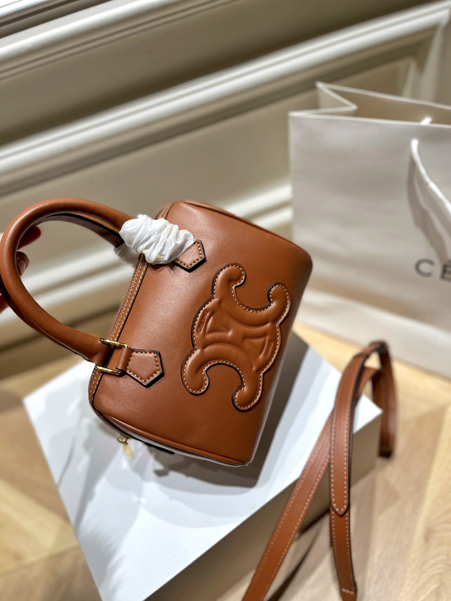 Celine22 Qiu Dongxin tastes box of 87914086170 fold ceremony bag of pillow of triumphant arch Boston blended in Celine the advanced feeling Gao Yan with the Laohua full leather of triumphant arch of all classical element collocation is worth restore