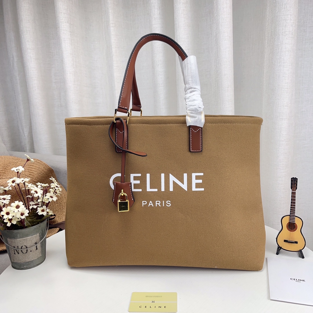97614586175Canvas of Celinetote bag Celine wraps this I am to like the exterior very much really the canvas material of the butyric rice white that feeling of shirt of cardigan of age of overcoat of business suit of very concise not coxcombical and s