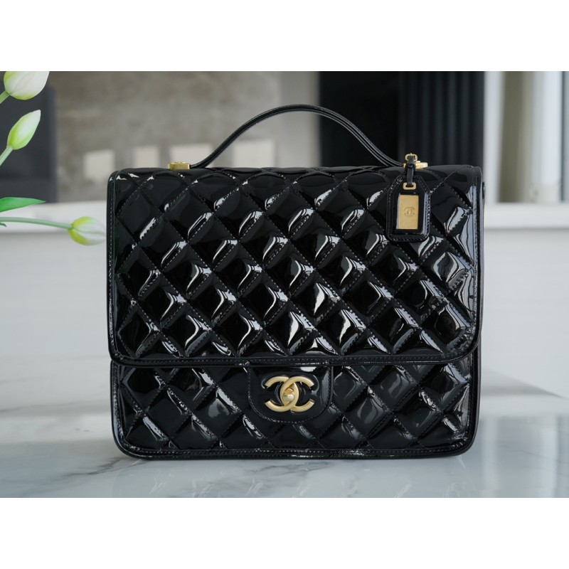𝗖𝗛𝗔𝗡𝗘𝗟✦ Made of original tire cow patent leather 𝟮𝟮k Premium Handmade Workshop Patent Leather Shoulder Bag