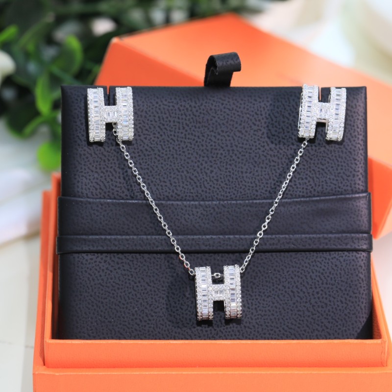 Hermes necklace