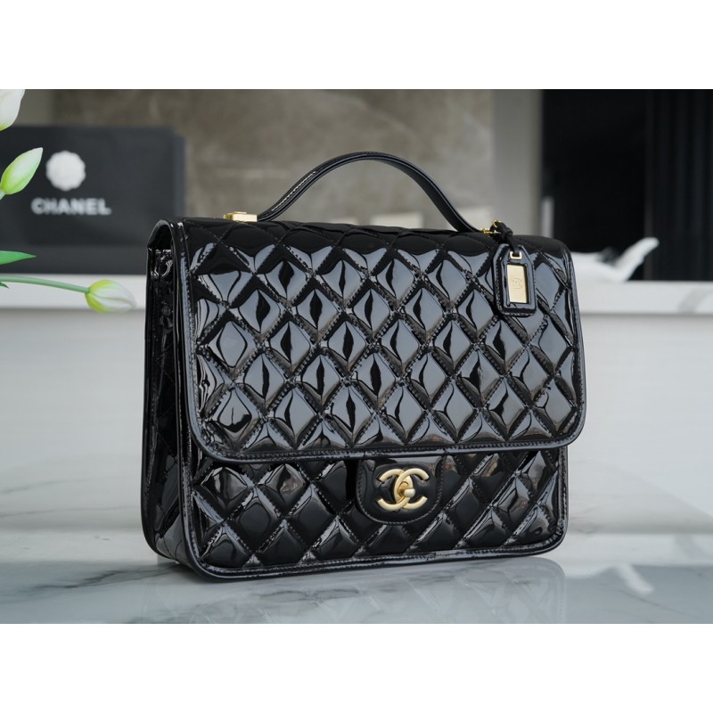 𝗖𝗛𝗔𝗡𝗘𝗟✦ Made of original tire cow patent leather 𝟮𝟮k Premium Handmade Workshop Patent Leather Shoulder Bag