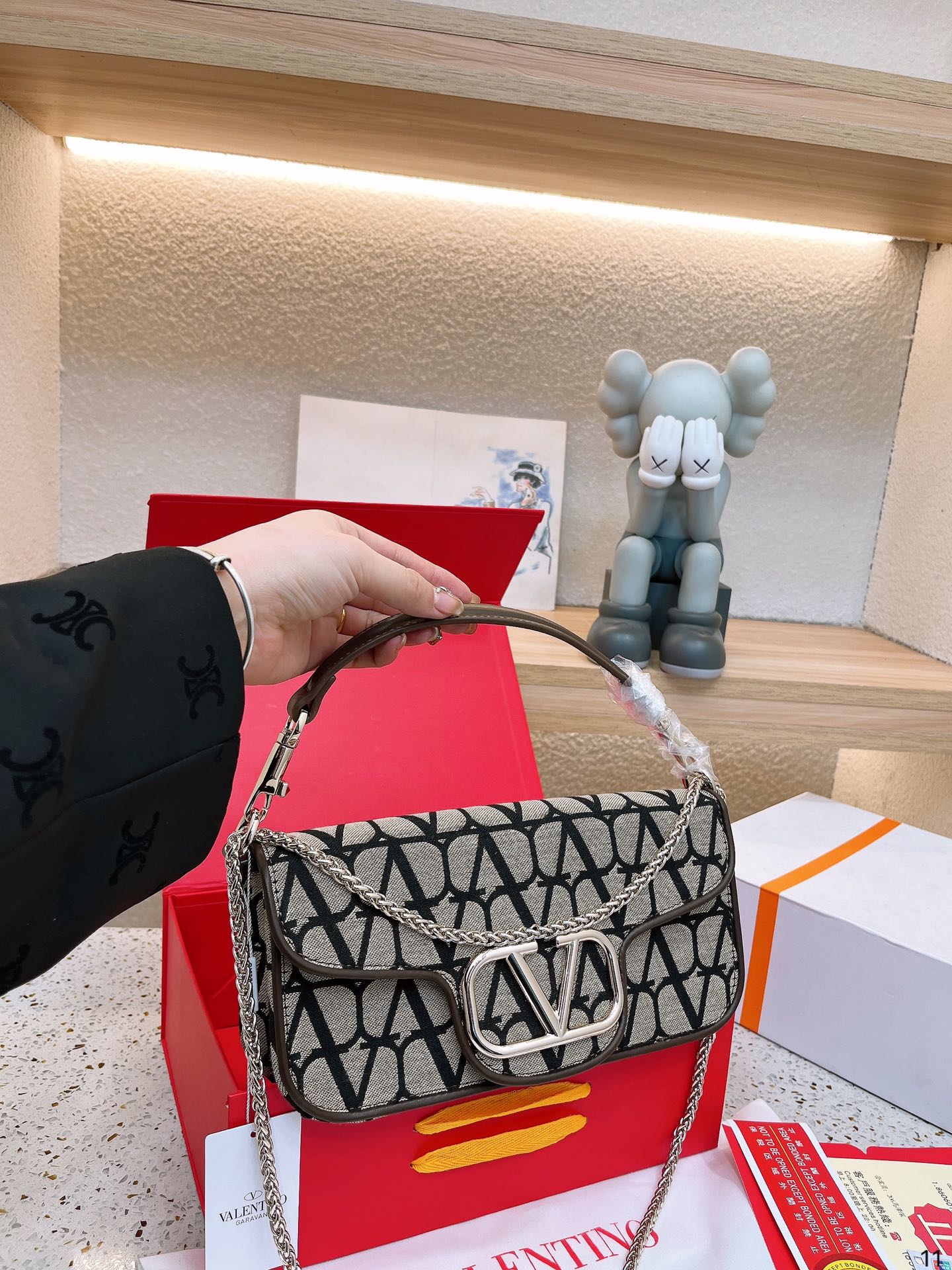 Vanity of calf of Loc of lady of slave of day of Hua Lun of 81920086230 canvas VALENTINO is portable inclined cross a bag brand-new RockstudAlcove deserves to act the role of series to indicate modelling of avant-courier of sexual sex VlogoSignature