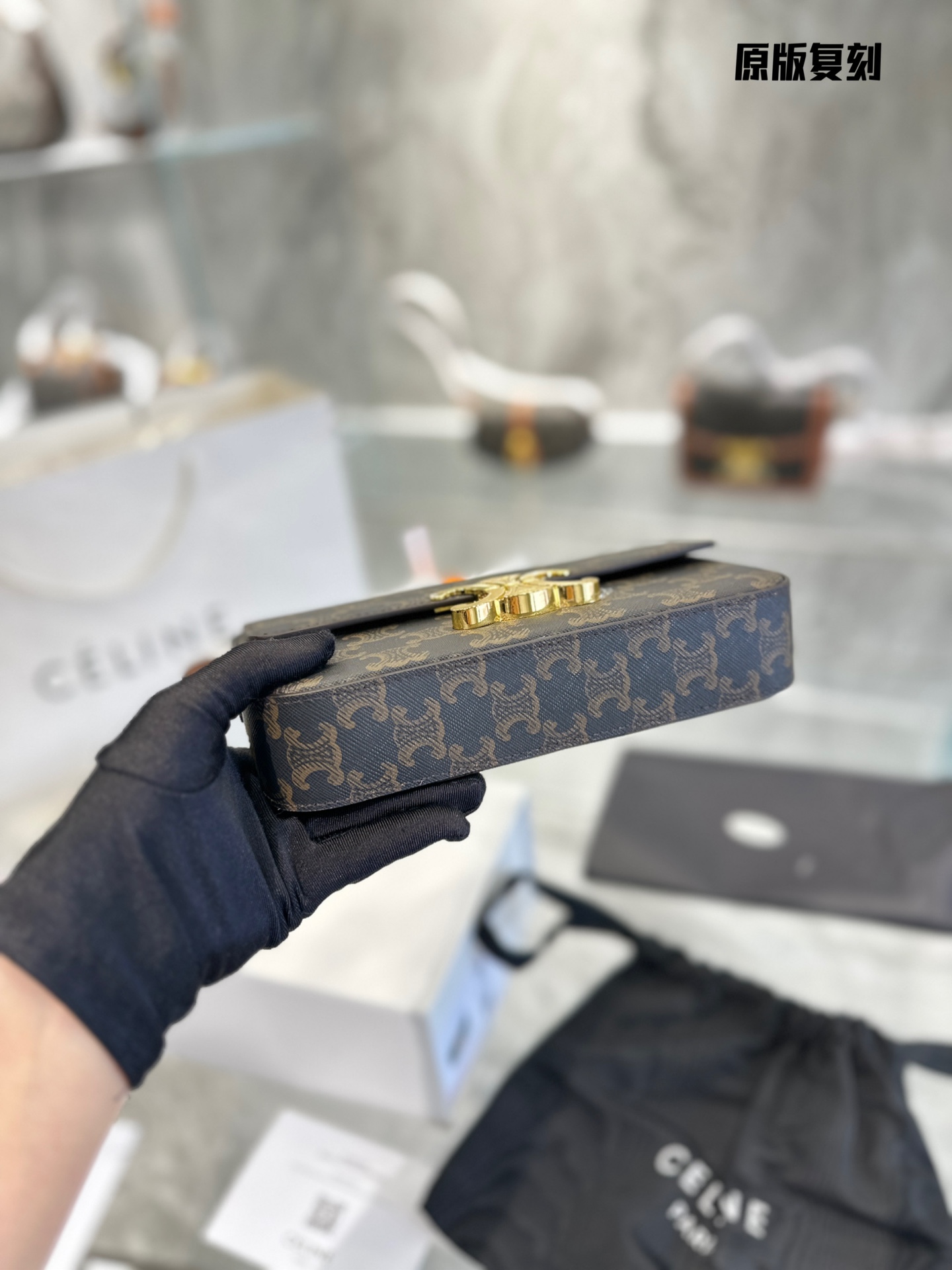 87822586255 original answer the bag that cut a package shares series of Celine triumphant arch the first Celine must be triumphant arch this bag is classical money to suit Chun Xiaqiu winter to go out should be asked a sex of a bag a lot of times to