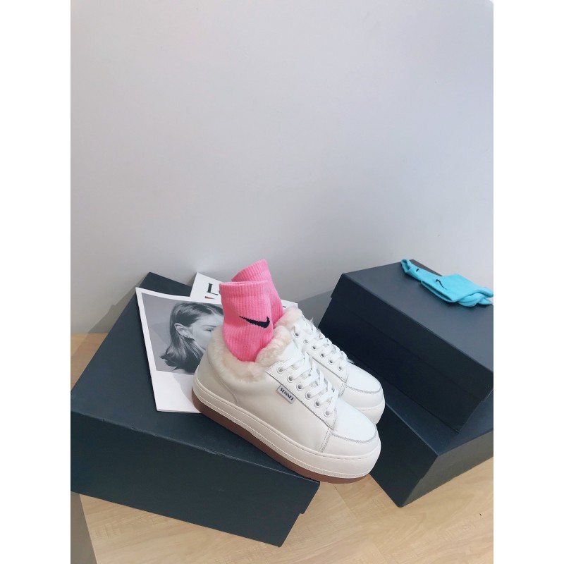 SUNNEI Italian niche brand SUNNEI, minimalist style, simple and casual, forming a relaxed fun