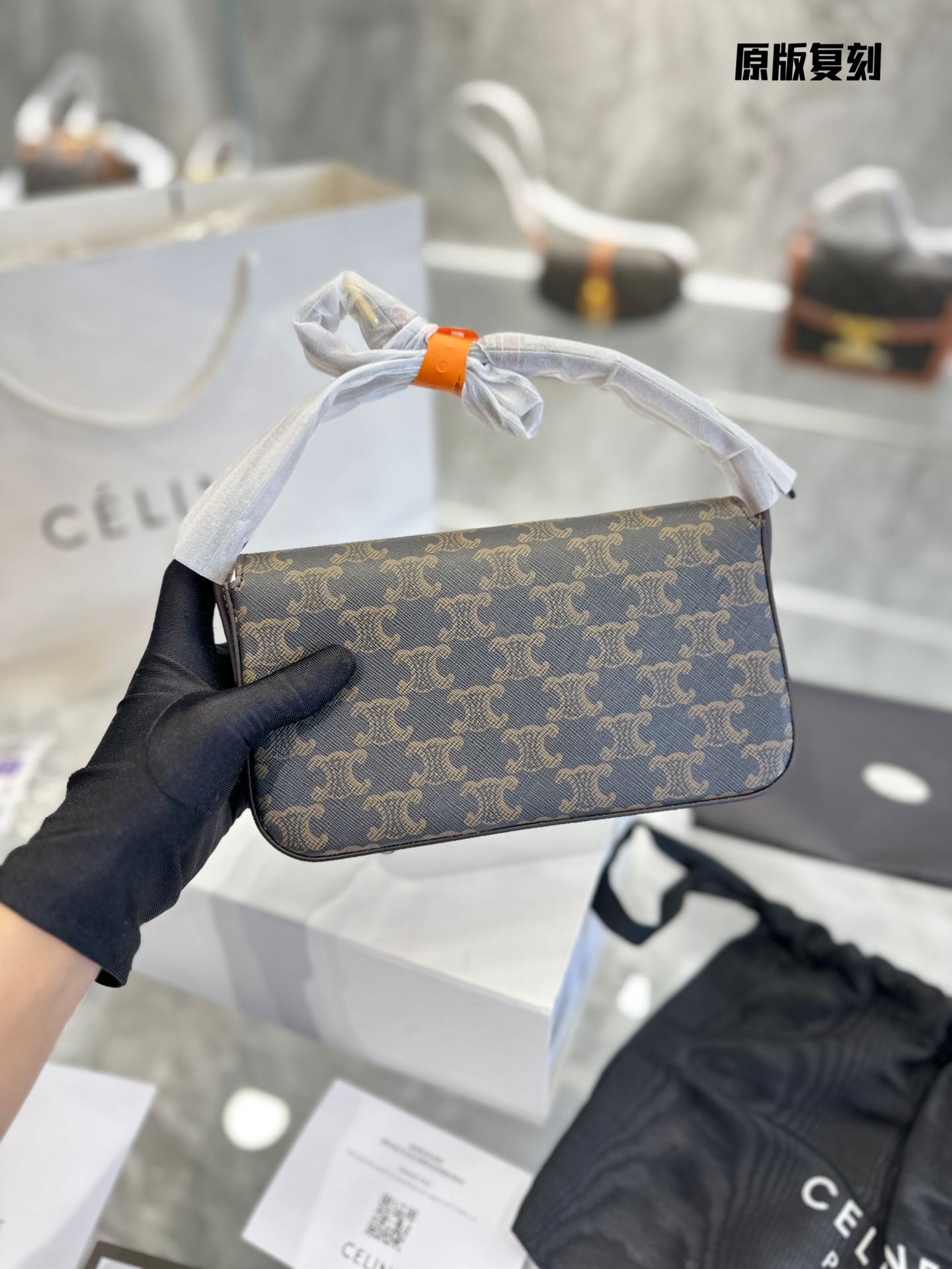 87822586255 original answer the bag that cut a package shares series of Celine triumphant arch the first Celine must be triumphant arch this bag is classical money to suit Chun Xiaqiu winter to go out should be asked a sex of a bag a lot of times to