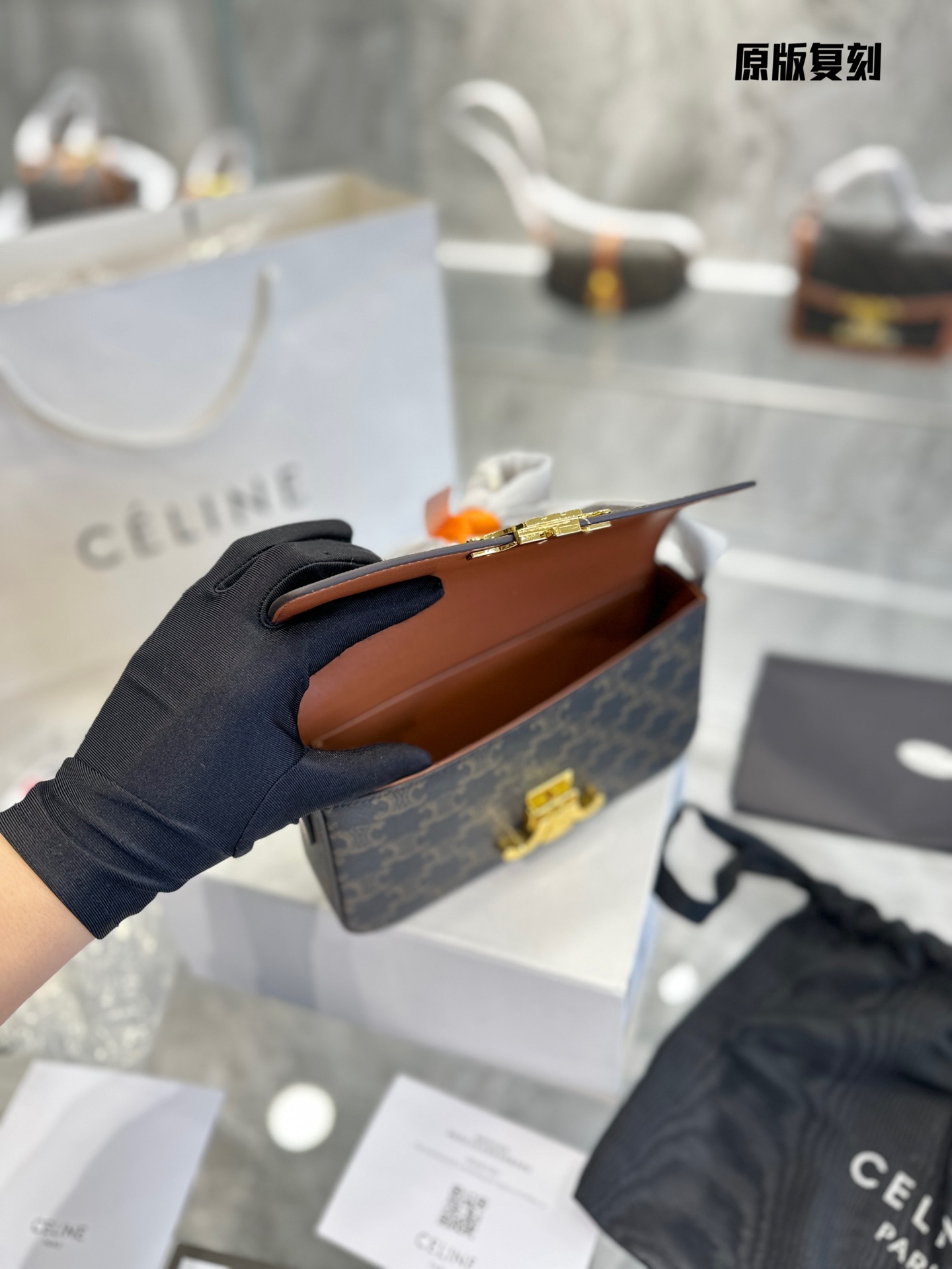 87822586255 original answer the bag that cut a package shares series of Celine triumphant arch the first Celine must be triumphant arch this bag is classical money to suit Chun Xiaqiu winter to go out should be asked a sex of a bag a lot of times to