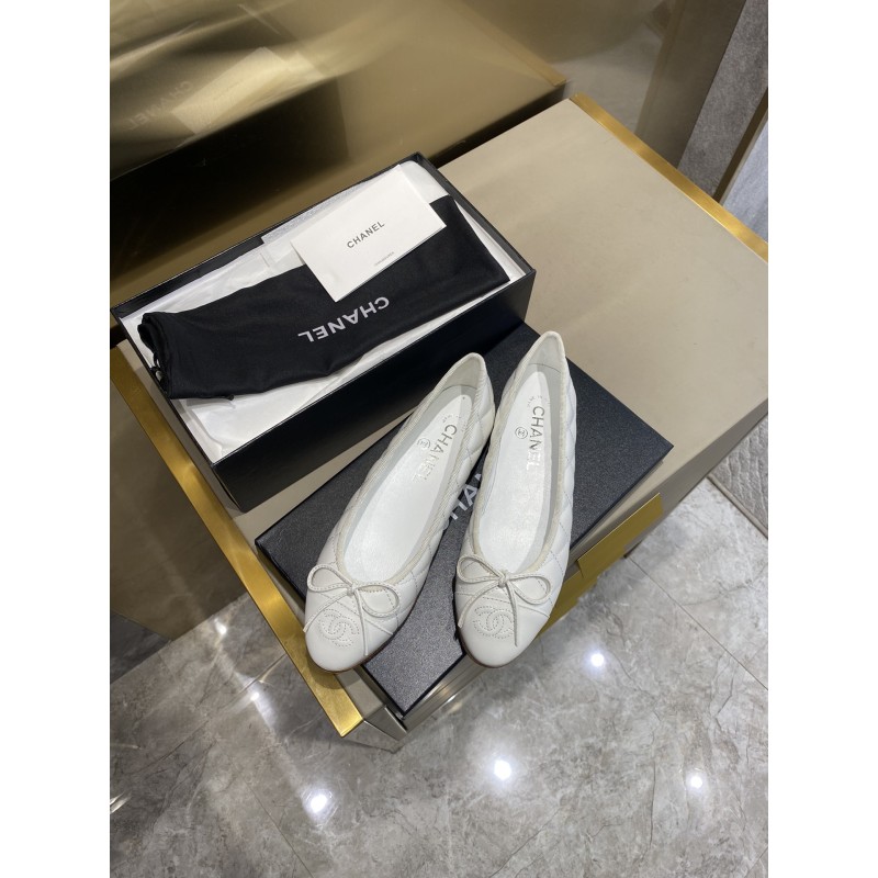 CHANEL ballerinas are timeless classics. Stay elegant Imported water-dyed sheepskin