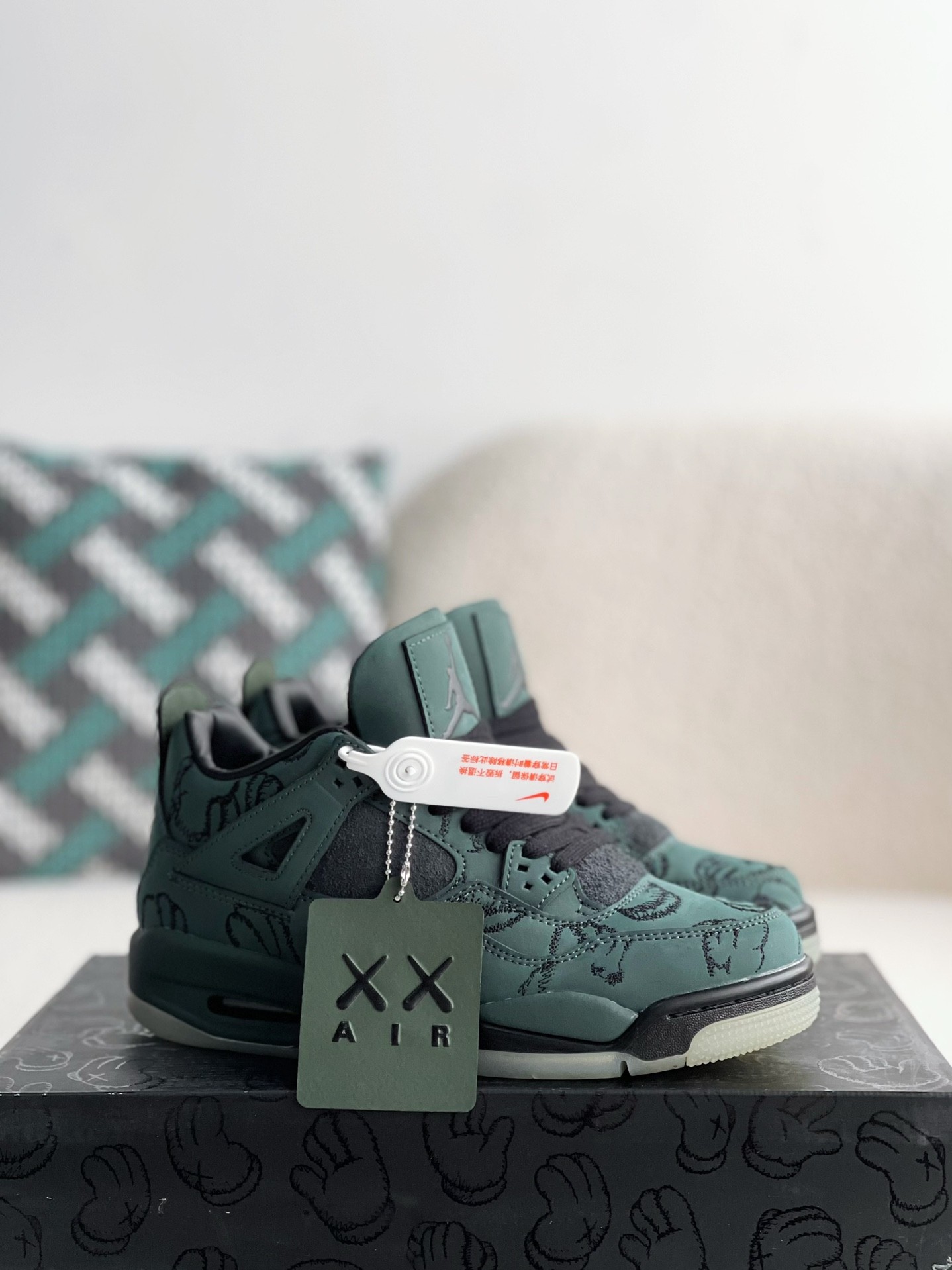 Jordan Air Jordan 4 retro kaws suede lightweight wear-resistant non-slip mid-top