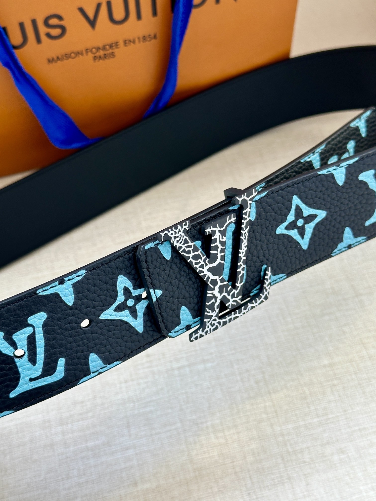 lv aerogram reversible belt