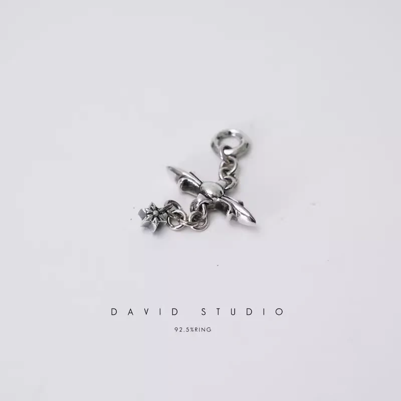 CHROME HEARTS ROLY CROSS PENDANT