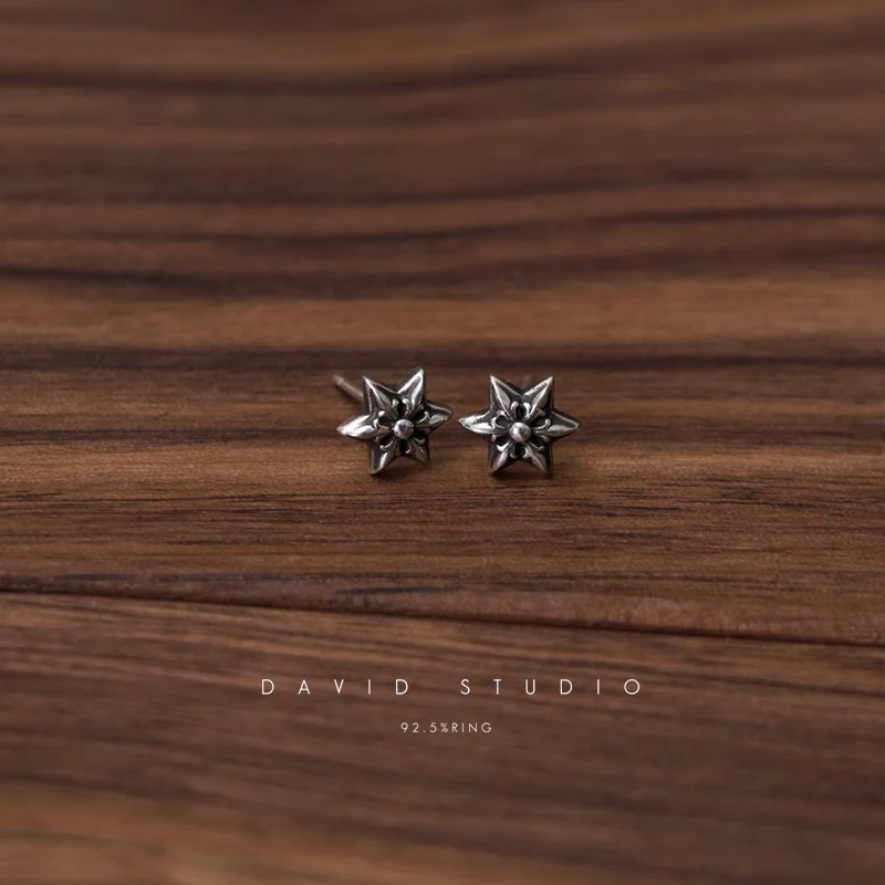 CHROME HEARTS CUT OUT STAR EARRING