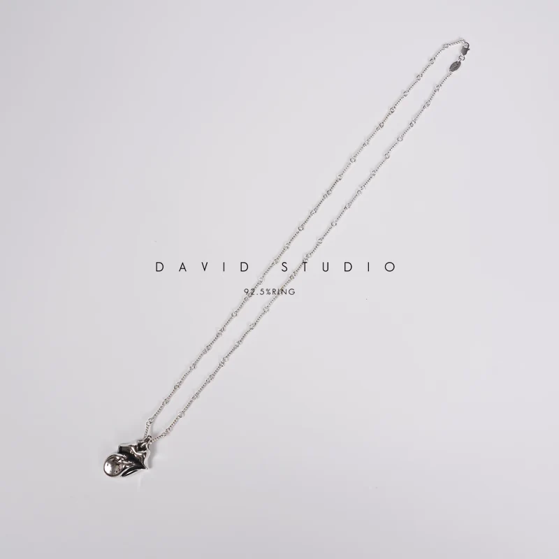 ROLLING STONES LIP & TONGUE PENDANT – TWIST CHAIN