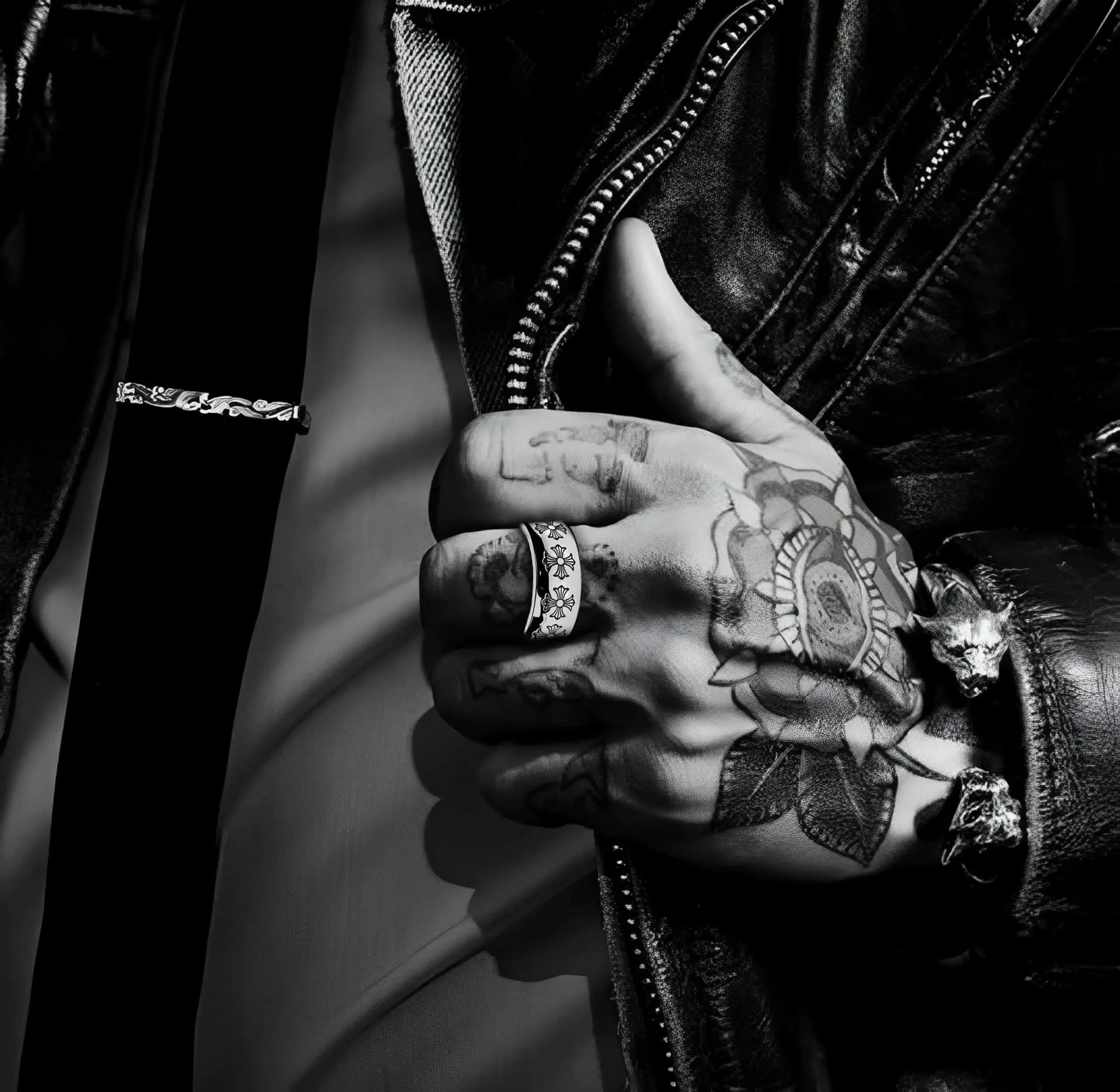 CHROME HEARTS ETCHED PLUS BAND RING
