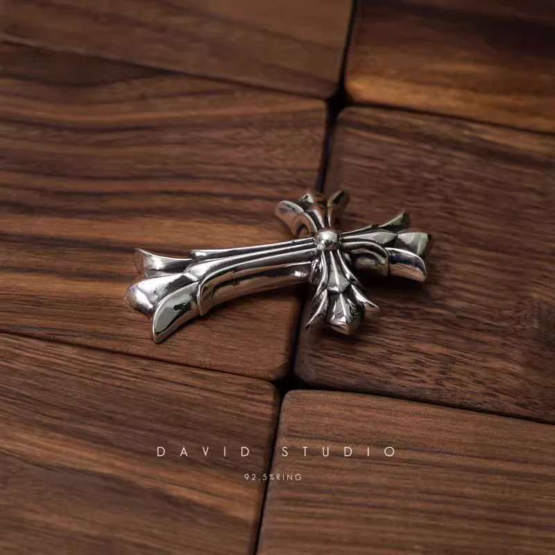 CHROME HEARTS LARGE DOUBLE CROSS PENDANT