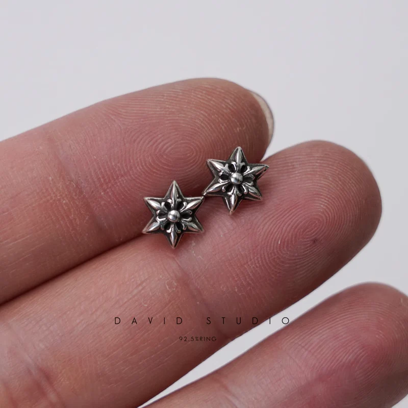 CHROME HEARTS CUT OUT STAR EARRING
