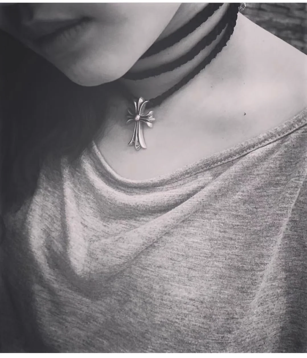 CHROME HEARTS SMALL CROSS PENDANT – LEATHER BRAID