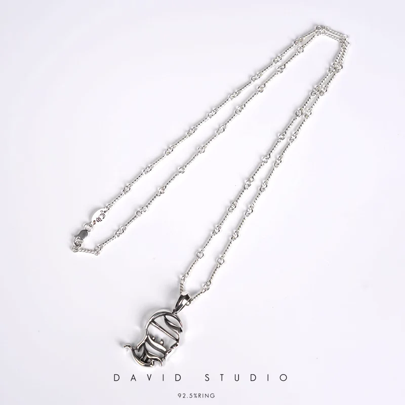 CH LOGO PENDANT – TWIST CHAIN