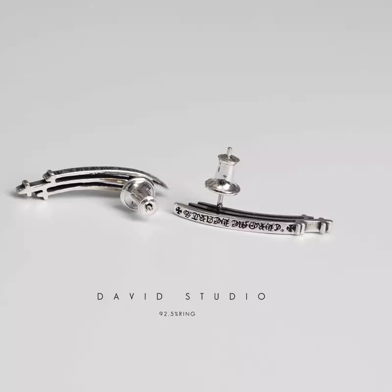 CHROME HEARTS 3RS CROSS EARRING