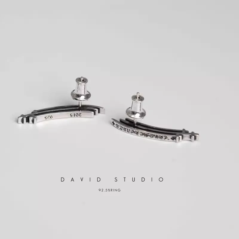 CHROME HEARTS 3RS CROSS EARRING