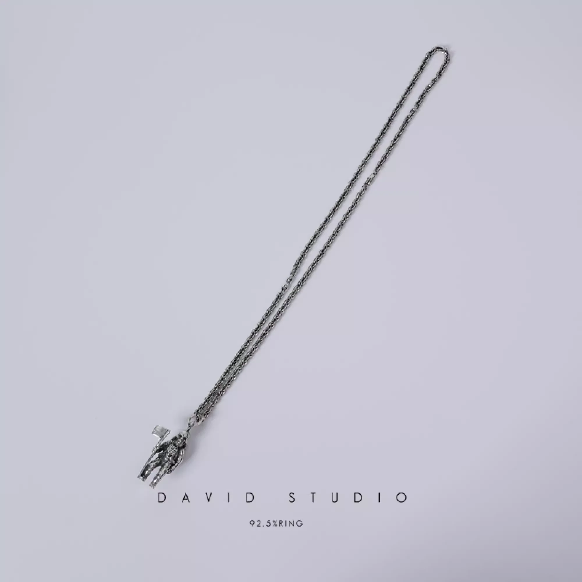 FOTI ASTRONAUT PENDANT – PAPER CHAIN