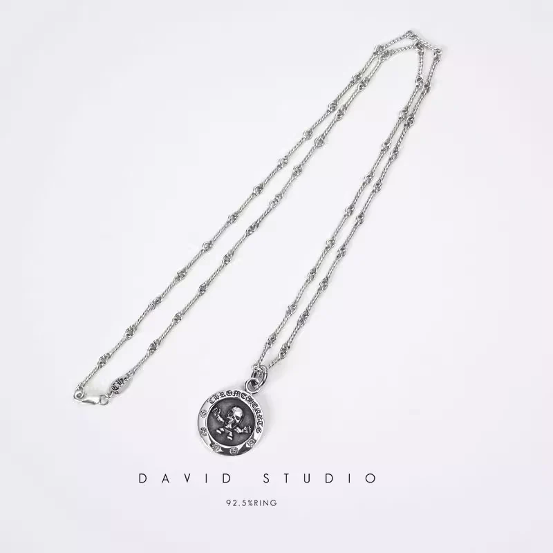 FOTI MEDALLION PENDANT – TWIST CHAIN