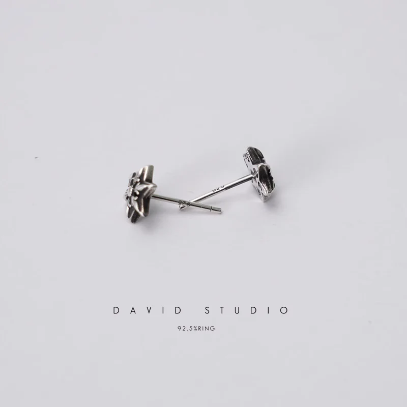 CHROME HEARTS CUT OUT STAR EARRING