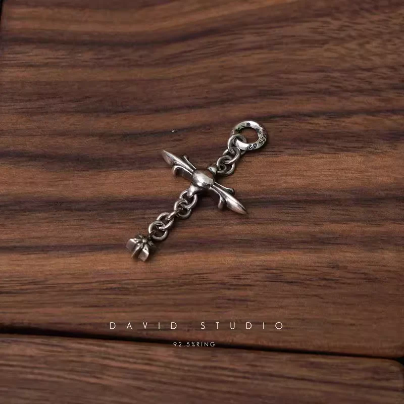 CHROME HEARTS ROLY CROSS PENDANT