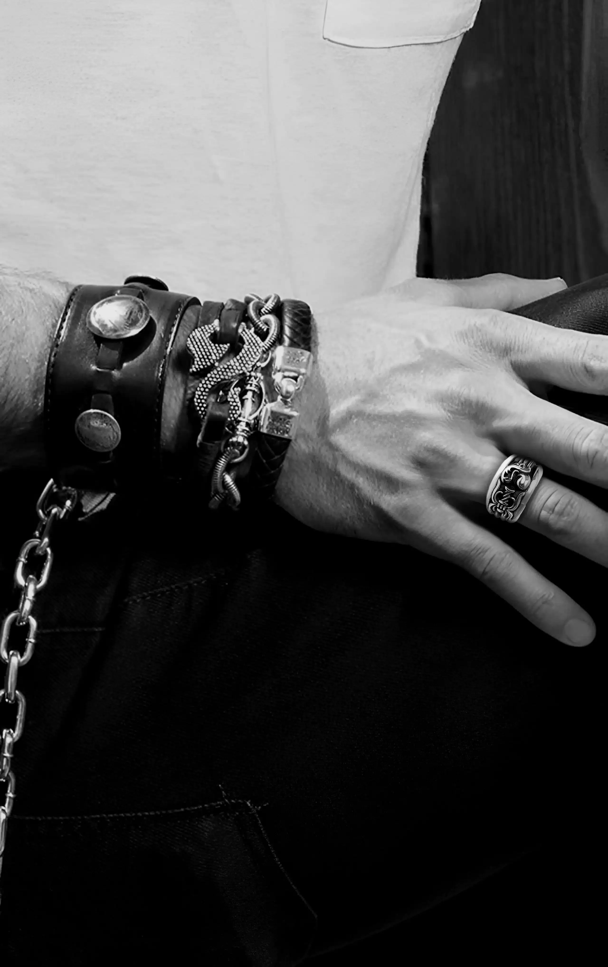 CHROME HEARTS DAGGER HEART RING