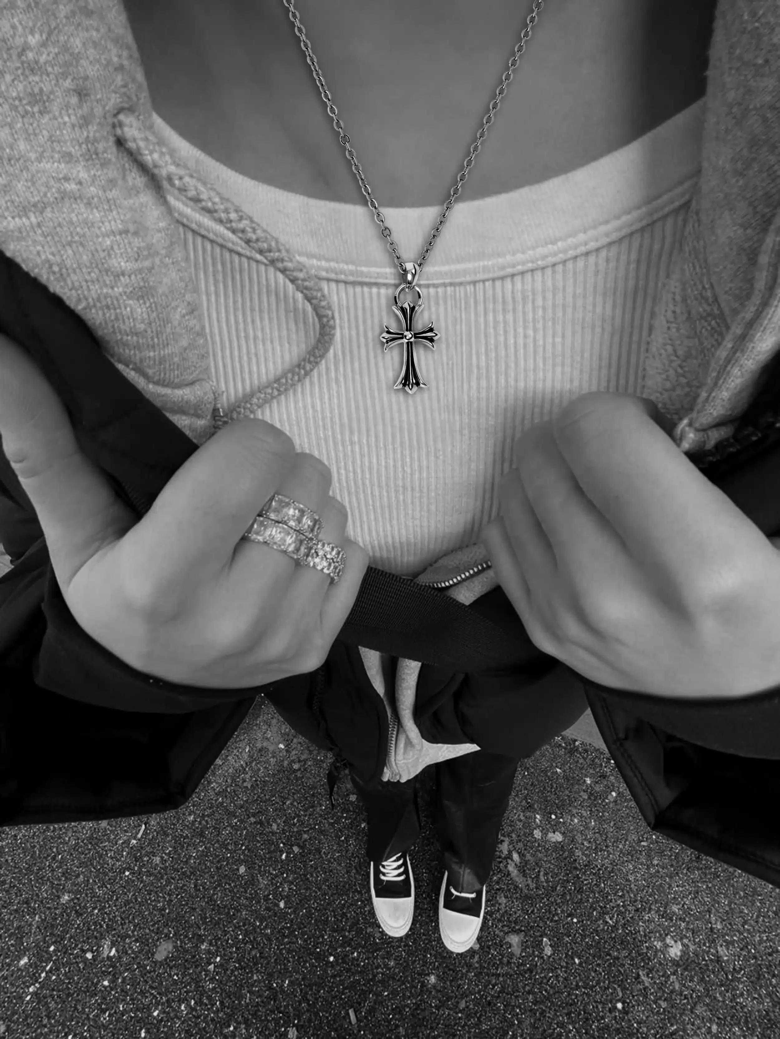 SMALL CROSS PENDANT WITH BAIL – ROLL CHAIN