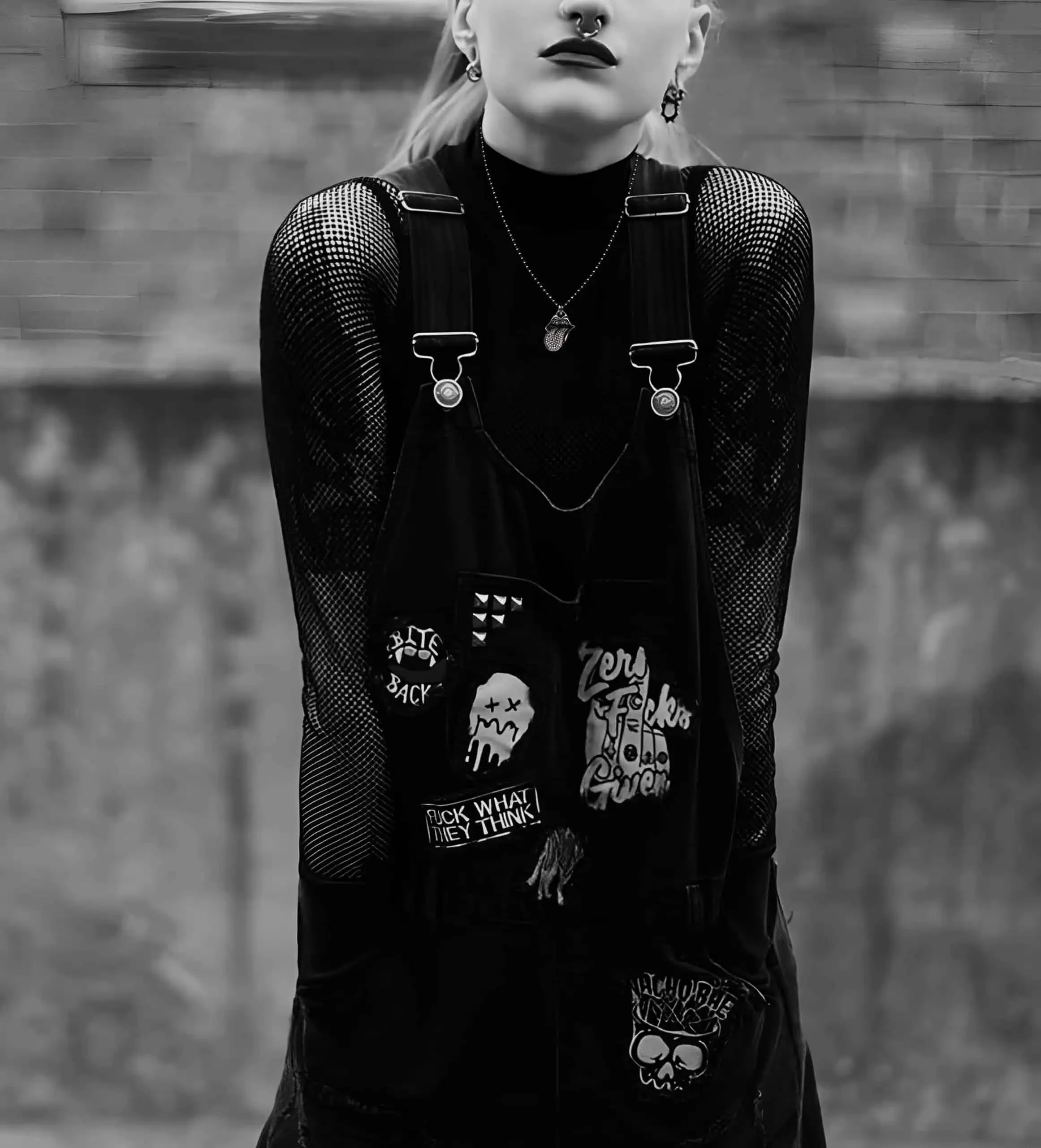 ROLLING STONES TONGUE & LIP PENDANT WITH DIAMOND – BALL CHAIN