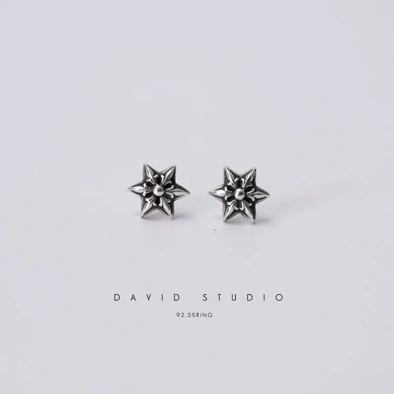 CHROME HEARTS CUT OUT STAR EARRING