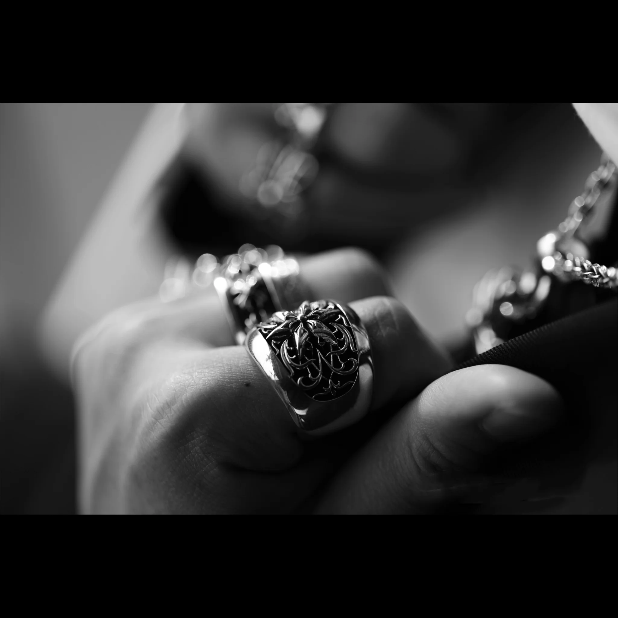 CHROME HEARTS OVAL STAR RING – ClASSIC