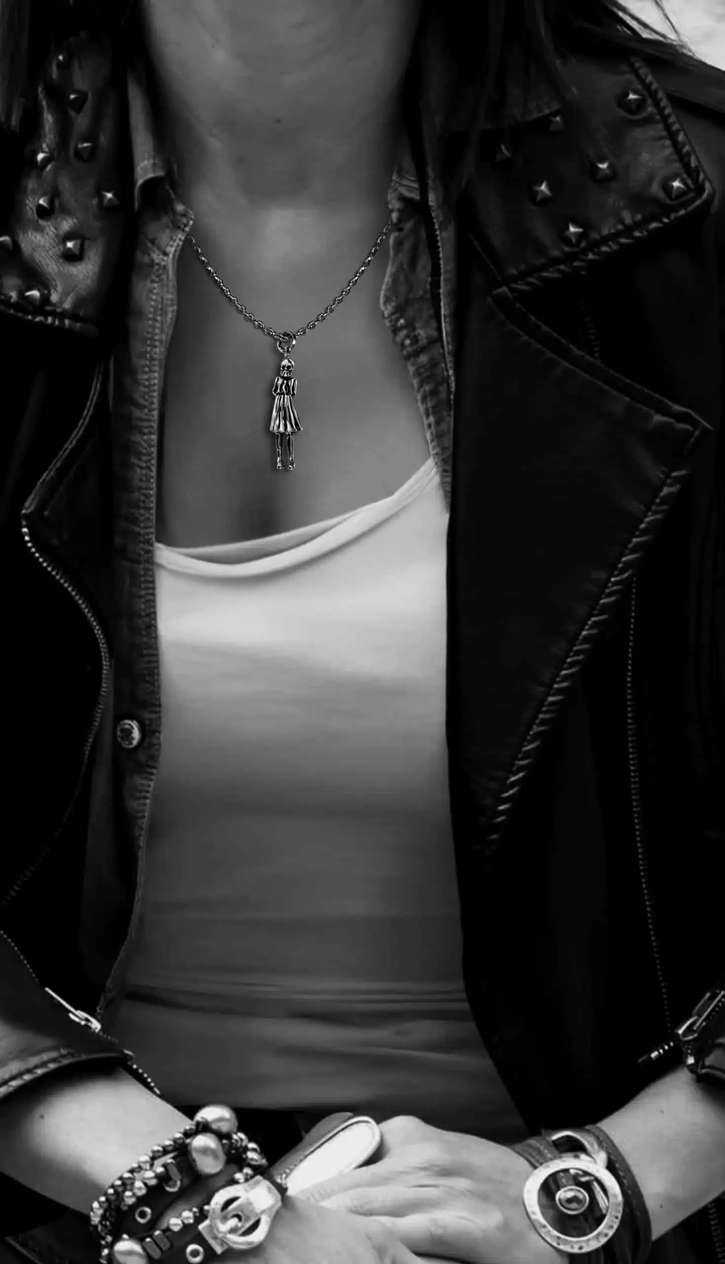 LARGE FOTI SKIPPY PENDANT – PAPER CHAIN