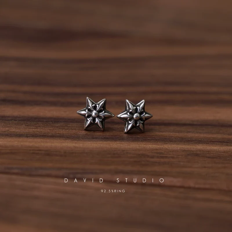 CHROME HEARTS CUT OUT STAR EARRING